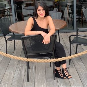 Meet your Posher, Anisa